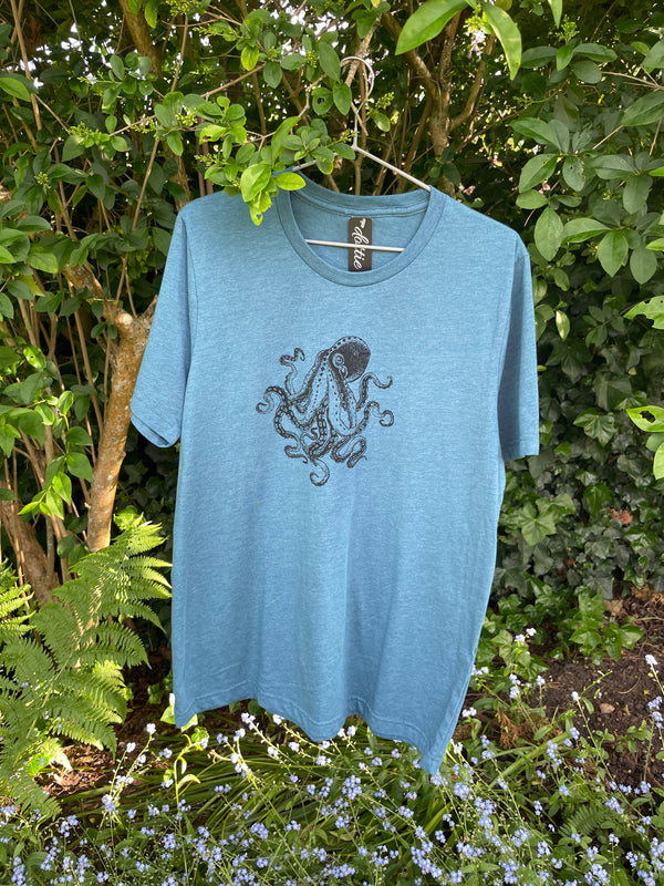 Octopus Unisex T-Shirt in Heather Deep Blue
